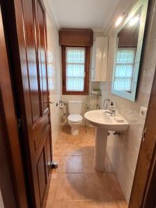 Ένα μπάνιο στο Chalet adosado en Ribadesella