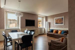 a living room with a table and a couch at Vista su San Pietro - la Venere su Roma Apartment in Rome