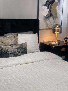 Opulence & Cozy Comfort 객실 침대