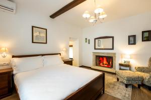 A bed or beds in a room at Castrum Wine Relais