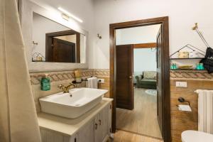 A bathroom at Castrum Wine Relais