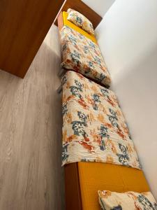 two bunk beds in a room with a bed at Villa M, App 4 - 6 persons direct on the seaside, 1st floor in Ljubač