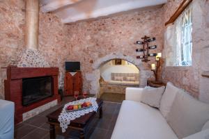 a living room with a couch and a fireplace at Villa Melodia in Vamos