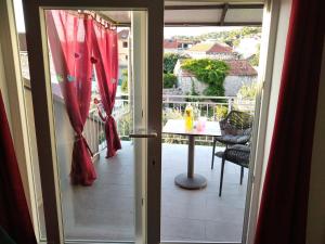Fotografie z fotogalerie ubytování Apartments LukaS v destinaci Tisno