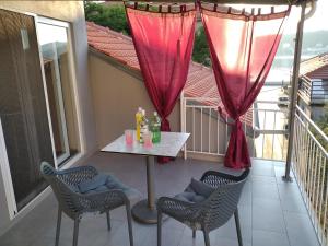 Fotografie z fotogalerie ubytování Apartments LukaS v destinaci Tisno