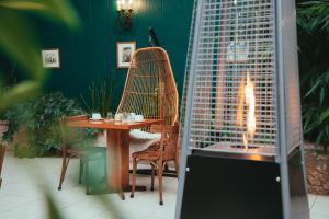 a room with a table and chairs and a bird cage at Hotel Marcos Gamero in Talca