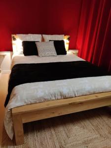 a bedroom with a large bed with a red wall at Appartement 65 m² proche pistes in Bolquere Pyrenees 2000