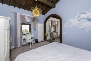 A bed or beds in a room at Castrum Wine Relais