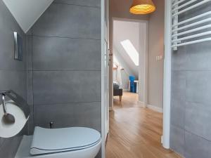 Kúpeľňa v ubytovaní TWOJA CHATA Apartamenty pod niebem zarezerwuj na podhalami pl + 37 fotografií