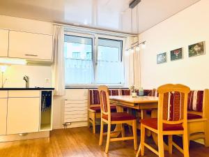 a kitchen and dining room with a table and chairs at Gauencenter EG - CharmingStay in Flums