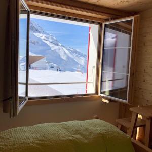 Nespecifikovaný výhled na hory nebo výhled na hory při pohledu z hotelu