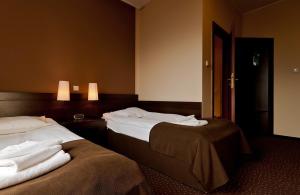 Posteľ alebo postele v izbe v ubytovaní A' PROPOS Hotel, Restauracja, Club
