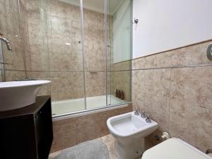 a bathroom with a sink and a toilet and a shower at Modern&Nordic Apartament Lomitas (2 ambientes) in Lomas de Zamora