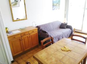 a living room with a couch and a table at STUDIO Climatisé proche plage 4 PERS in Cavalaire-sur-Mer