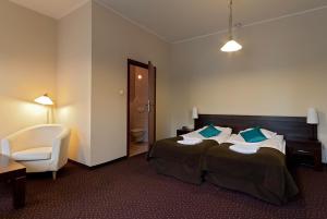 Posteľ alebo postele v izbe v ubytovaní A' PROPOS Hotel, Restauracja, Club