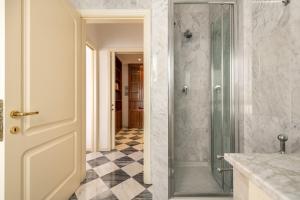 Kúpeľňa v ubytovaní Goldhouse + 23 fotografií