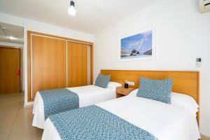 Postel nebo postele na pokoji v ubytování Hostal RR Feria by Beleret