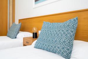 Postel nebo postele na pokoji v ubytování Hostal RR Feria by Beleret