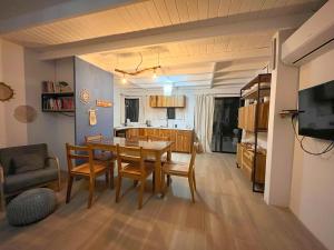TV a/nebo společenská místnost v ubytování Calala Lodge