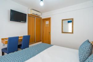 Postel nebo postele na pokoji v ubytování Hostal RR Feria by Beleret