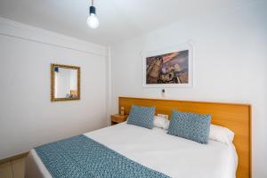Postel nebo postele na pokoji v ubytování Hostal RR Feria by Beleret + 11 fotografií