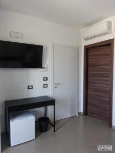 TV a/nebo společenská místnost v ubytování FAVARA Rooms + 23 fotografií