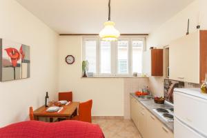 Kuchyň nebo kuchyňský kout v ubytování Nena City Center Apartment