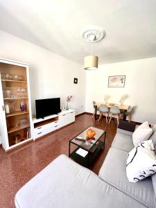 TV a/nebo společenská místnost v ubytování Vera Apartment, acogedor y tranquilo en el corazón de la ciudad