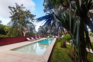 Bazén v ubytování Mi Kasa Tu Kasa Bacalar by Nah Hotels nebo v jeho okolí