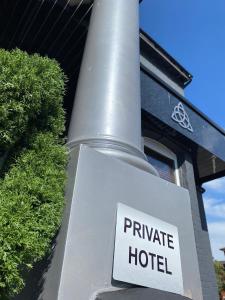 Certifikát, hodnocení, plakát nebo jiný dokument vystavený v ubytování The New Talbot Hotel