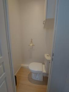 a small bathroom with a toilet and a door at Maison avec 4 chambres au centre de st Valéry in Saint-Valéry-sur-Somme