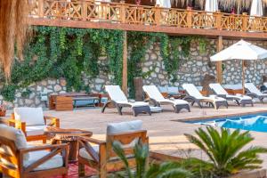 Piscina a La Boheme Kabak Adults Only o a prop