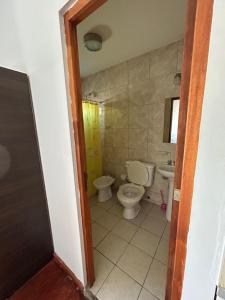 a bathroom with a toilet and a sink at Apartamentos Centro in San Salvador de Jujuy