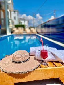 A piscina localizada em Marku Palace ou nos arredores