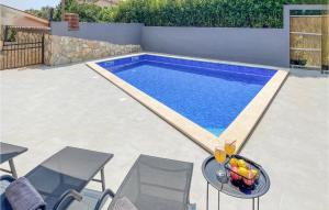 Πισίνα στο ή κοντά στο 3 Bedroom Gorgeous Home In Liznjan