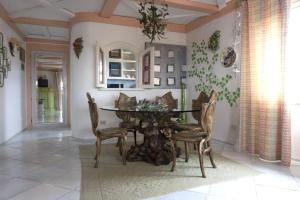 a dining room with a wooden table and chairs at Residence Baja Sardinia in Baja Sardinia