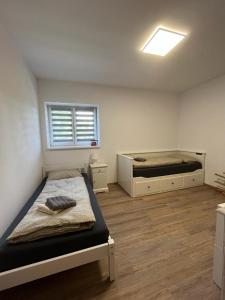 Ένα ή περισσότερα κρεβάτια σε δωμάτιο στο Apartmány Tobias