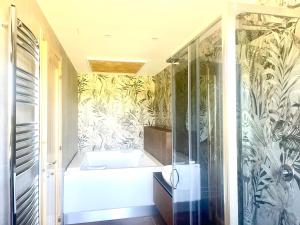 a bathroom with a bath tub and a shower stall at Il Rifugio Del Certosino in Padula