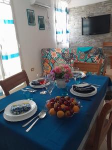 Televízia a/alebo spoločenská miestnosť v ubytovaní CupidoHouse a Mondello