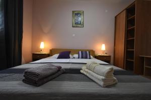 En eller flere senge i et værelse på Apartments Jasna