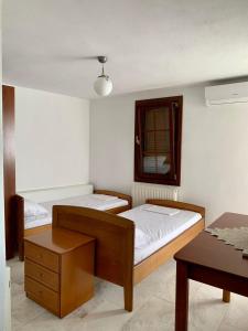 Ένα ή περισσότερα κρεβάτια σε δωμάτιο στο Κατοικία σε Συγκρότημα στην Ουρανούπολη