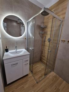 Ένα μπάνιο στο Apartamenty Malaga