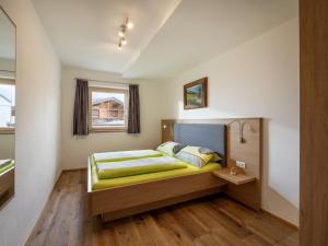 a bedroom with a bed and a window at Ferienwohnung Kircher in Kaltenbach