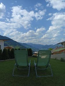 A general mountain view or a mountain view taken from Az apartmant