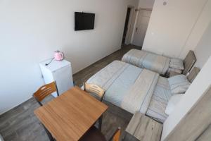 an overhead view of a bedroom with a bed and a table at RÜYA PANSİYON APART OTEL in Yukarı Kocaali