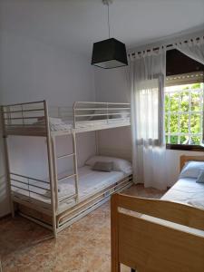 Двуетажно легло или двуетажни легла в стая в Apartamento Tiebas, Cambrils