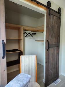 Postel nebo postele na pokoji v ubytování Elmwood stay