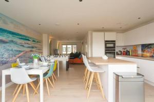 Fotografie z fotogalerie ubytování 3 Bedroom holiday home next to beach in Newquay v destinaci Newquay