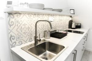 Kuchyňa alebo kuchynka v ubytovaní Raba92 Apartman House