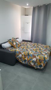 Posteľ alebo postele v izbe v ubytovaní Studio 29 m2 cosy et confortable